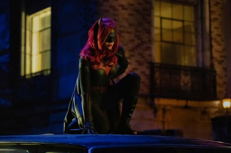 Illustration for article titled Gotham Set Pictures Tease a Delightful Comic Costume Upgrade for 2 Villains